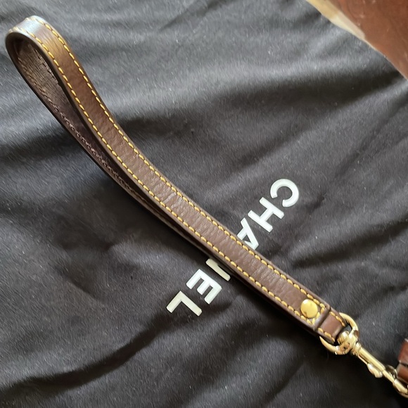 Quality Dooney and Bourke wristlet, leather, excellent condition - Picture 4 of 10